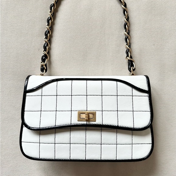 CHANEL Square Quilt Leather Reissue Flap Bag GHW - Picture 5 of 11